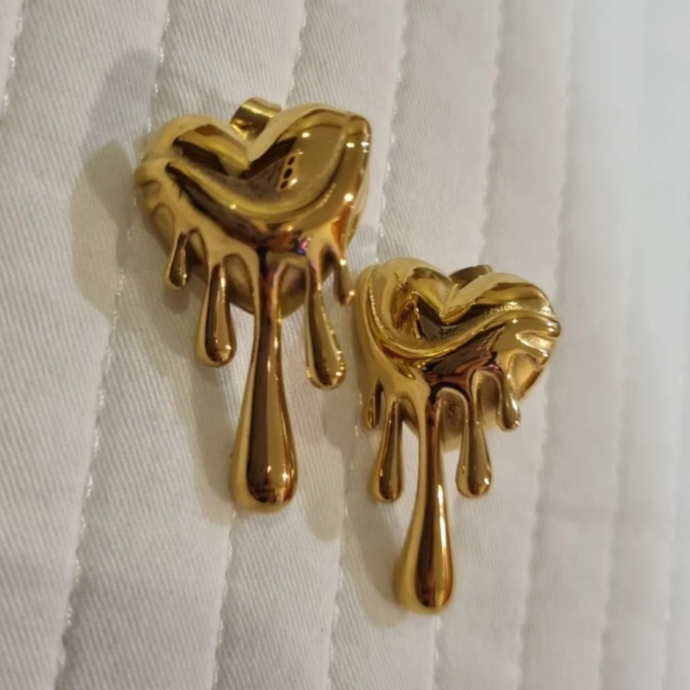 Meltdown Artistic Silver Heart Drip Earrings - Picture 14 of 15